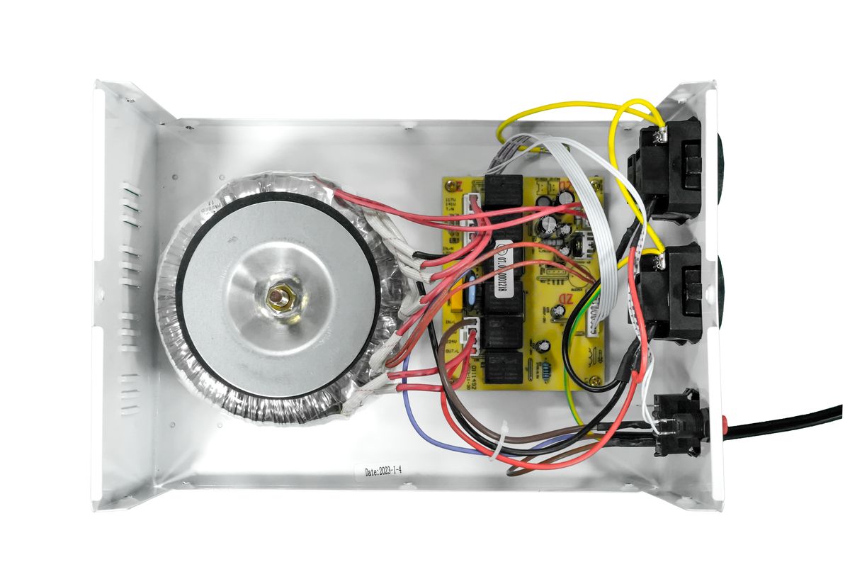 Стабилизатор напряжения AVR SLIM 2000RW 4512020310004