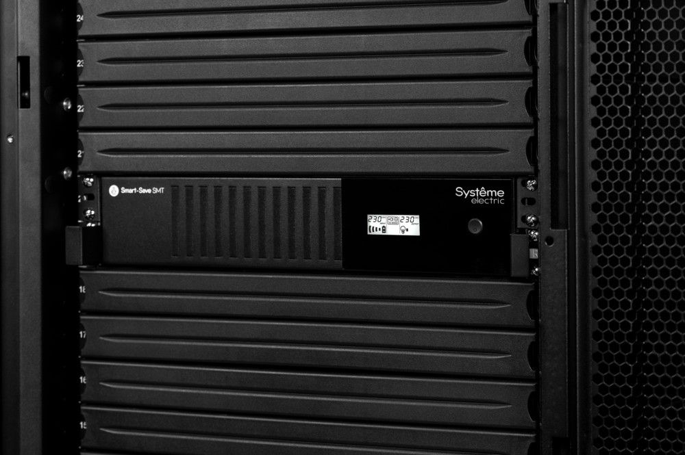 Источник бесперебойного питания  SMTSE3000RMI2U