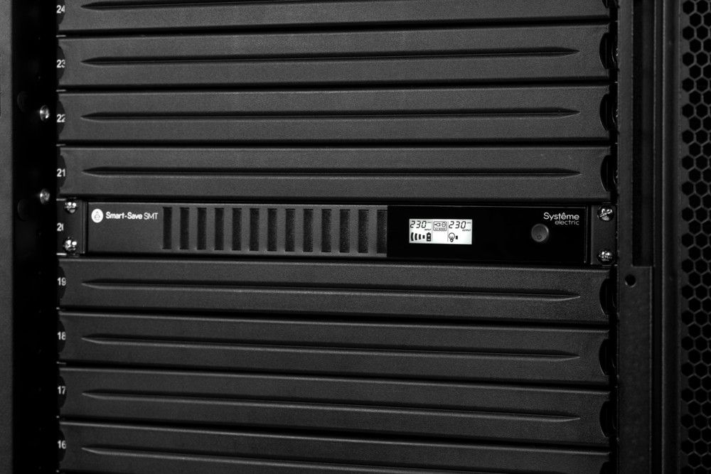 Источник бесперебойного питания  SMTSE750RMI1U