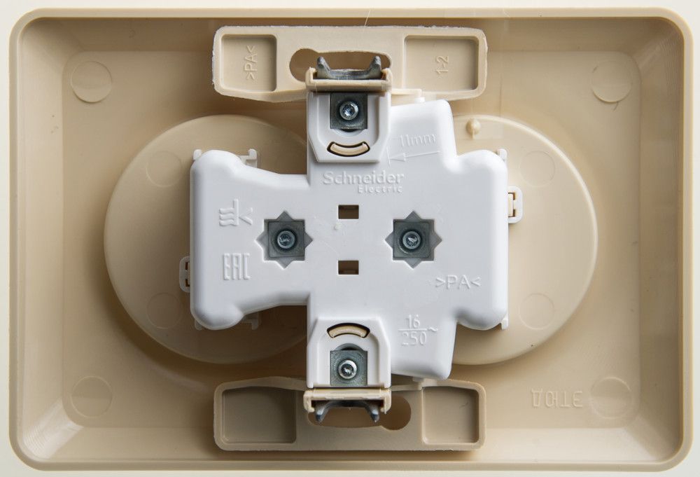 Розетка силовая  PC16-005K