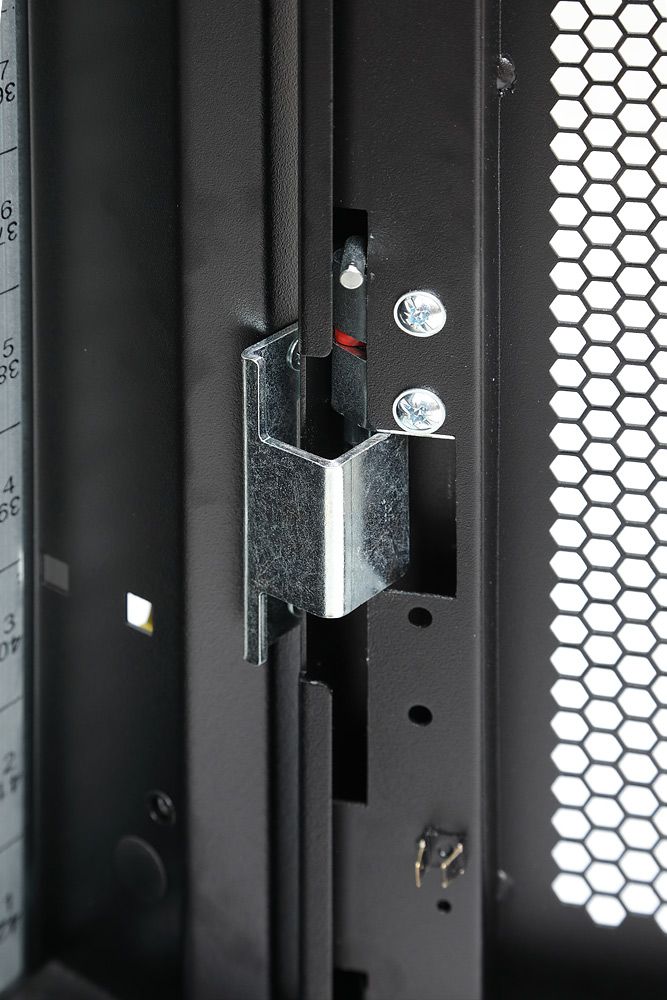 Шкаф монтажный Rackcenter D9000 60F-42-7C-95BL