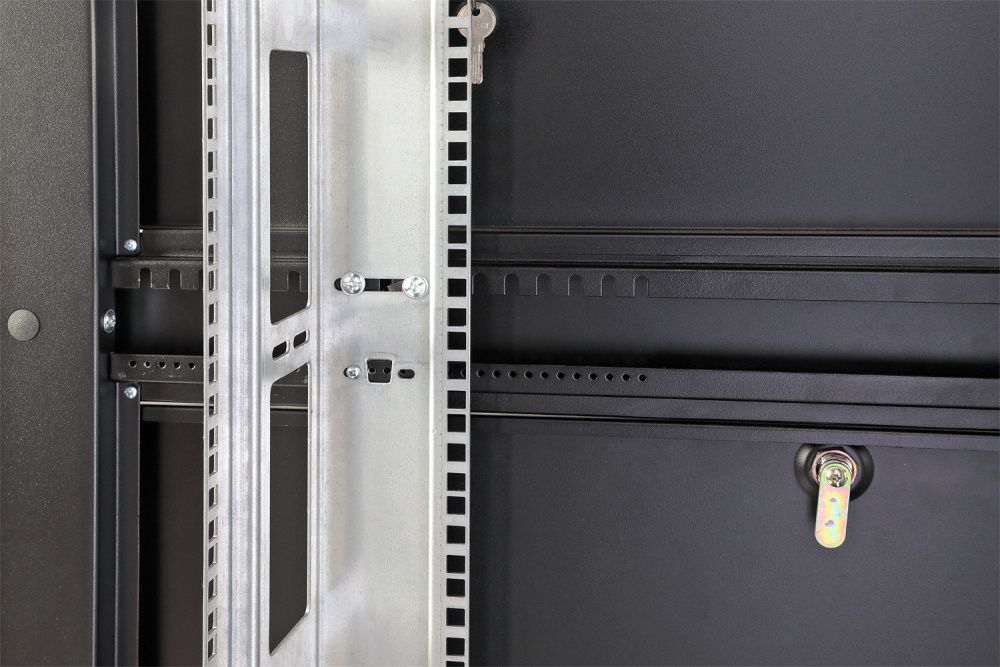 Шкаф монтажный Rackcenter D9000 60F-48-7A-95BL
