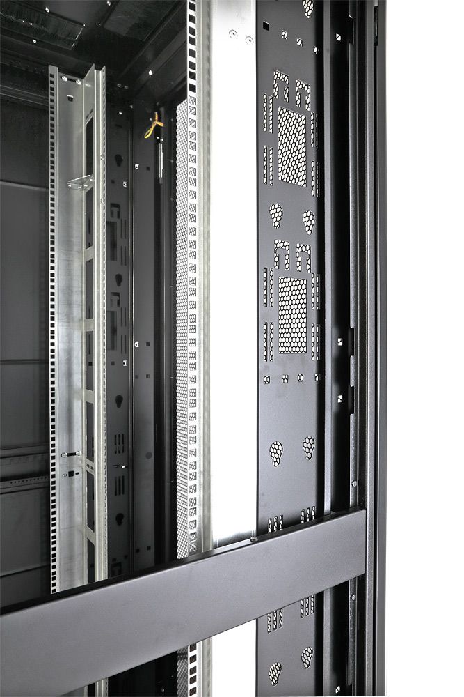 Шкаф монтажный Rackcenter D9000 60F-48-7A-95BL