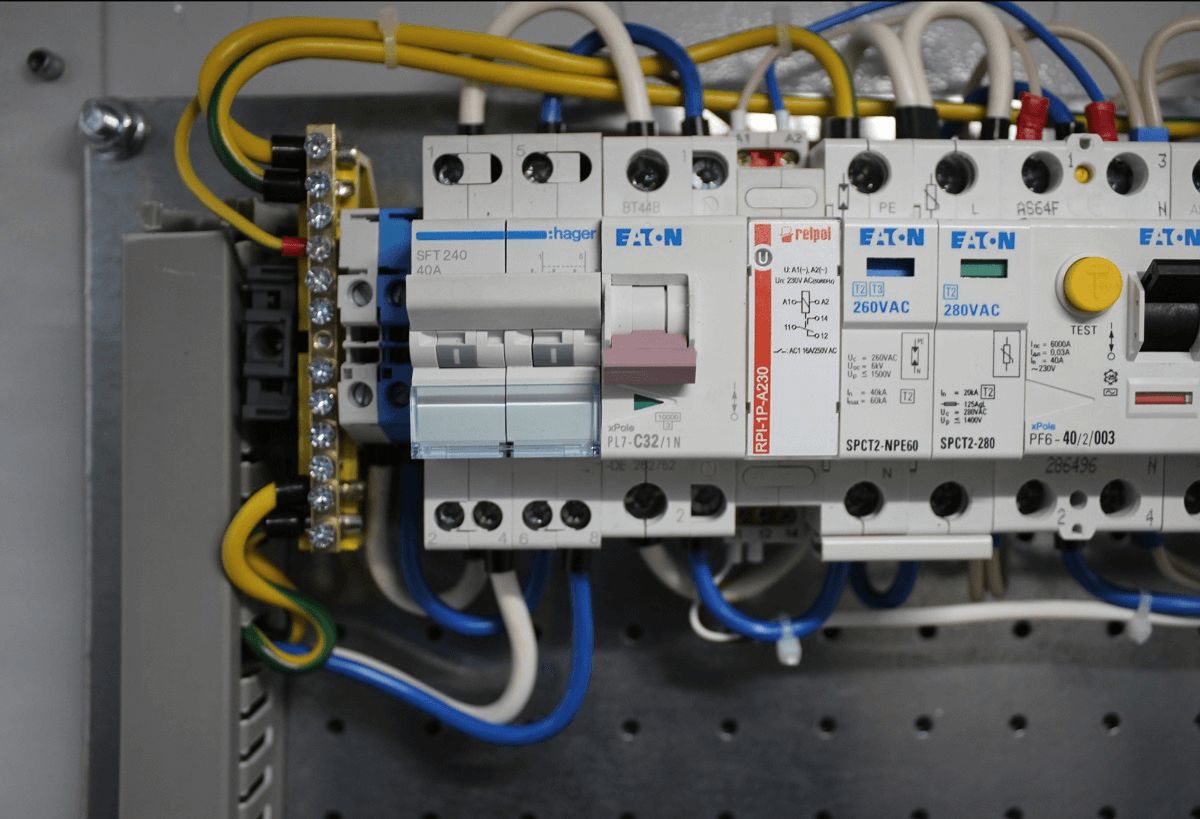Двоичный код таблица. Т к с его помощью. Дифференциация г-д речевой материал. Устойчивое боковое положение пострадавшего. Т к с его помощью.