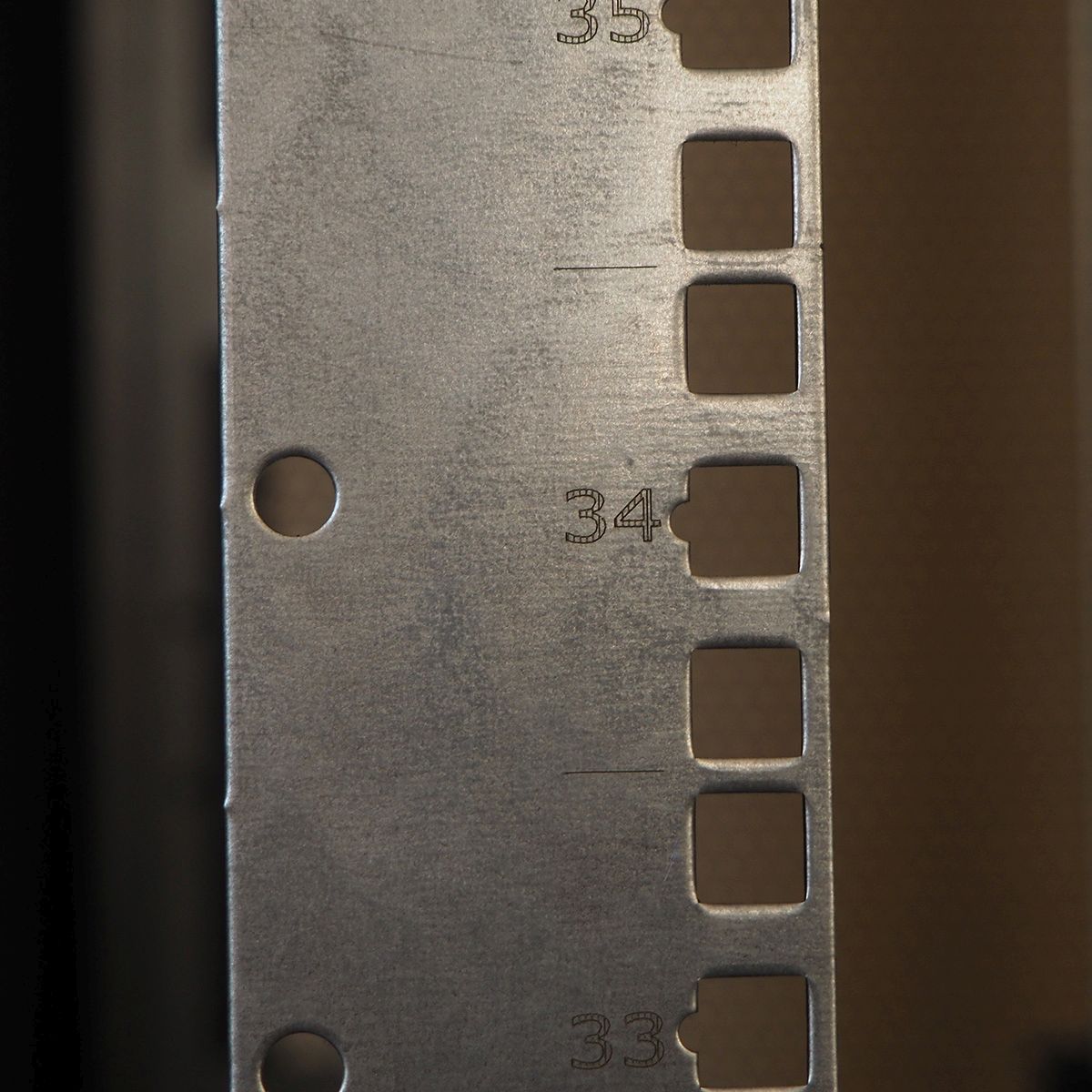 Шкаф телекоммуникационный  ШТК-М-48.6.10-48АА-9005