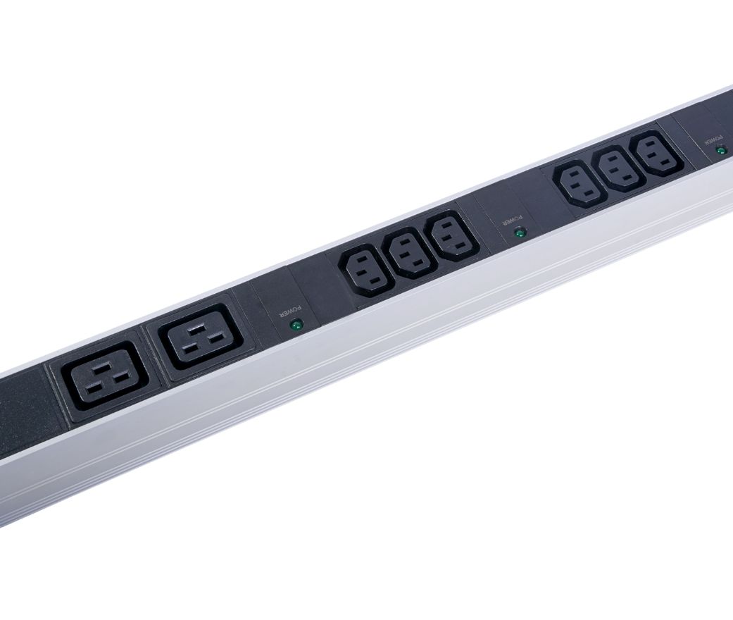 Блок розеток  R-2MC3-32-4x2S-4x3C13-2x2C19-A-1820-K