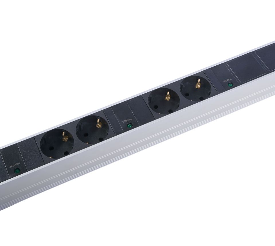 Блок розеток  R-2MC3-32-4x2S-4x3C13-2x2C19-A-1820-K