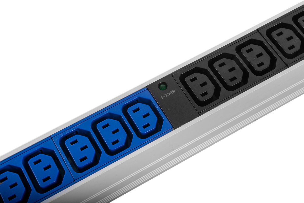 Блок розеток  R-32-12C13-I-440-K