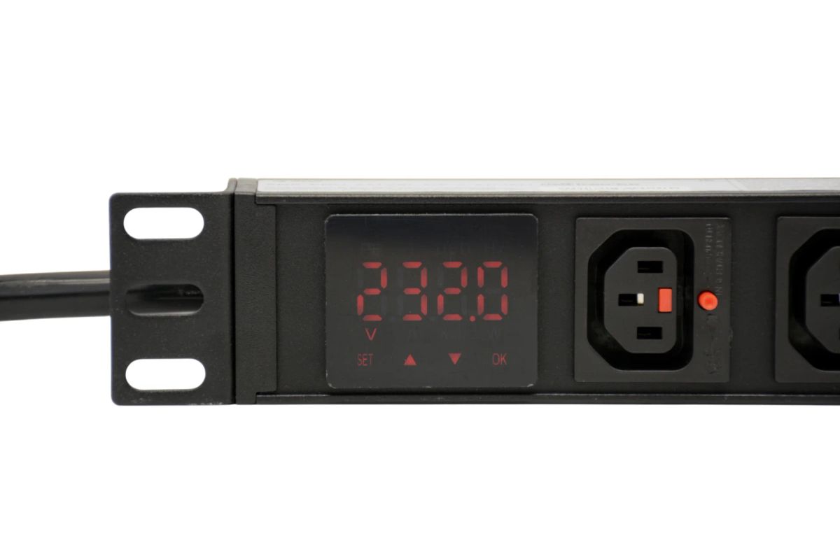 Блок розеток  SNR-PDU-8AL-OE-3-Am16L1