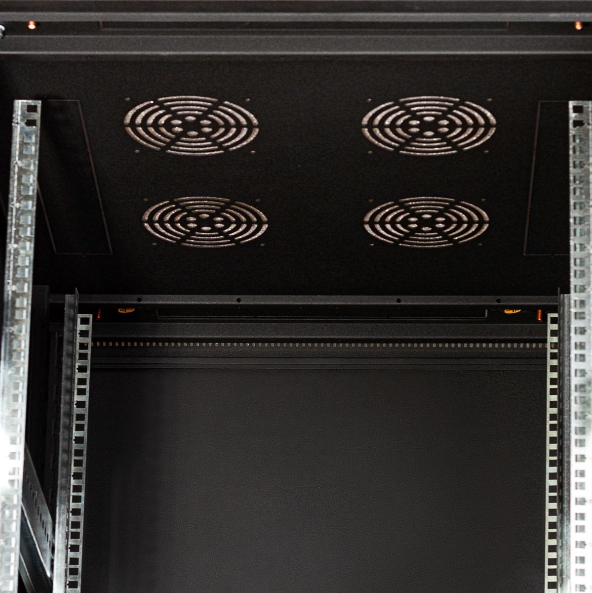 Шкаф телекоммуникационный  SNR-TFC-226080-GS-B-SF