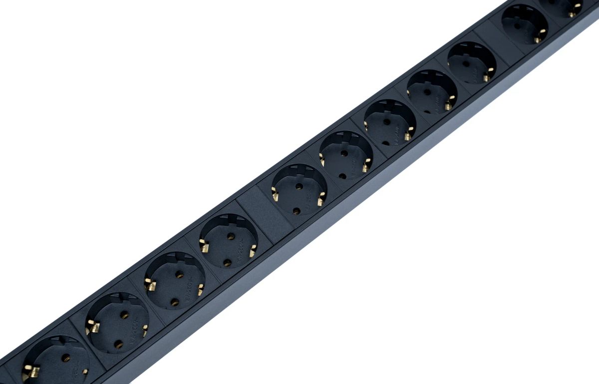 Блок розеток  SNR-PDU-20S-16L1