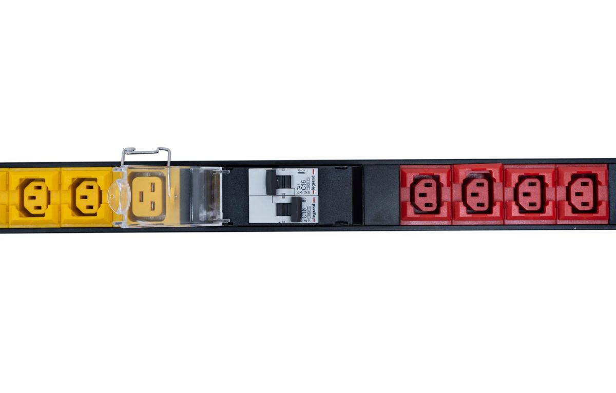 Блок розеток  SNR-PDU-18A06B-32L3