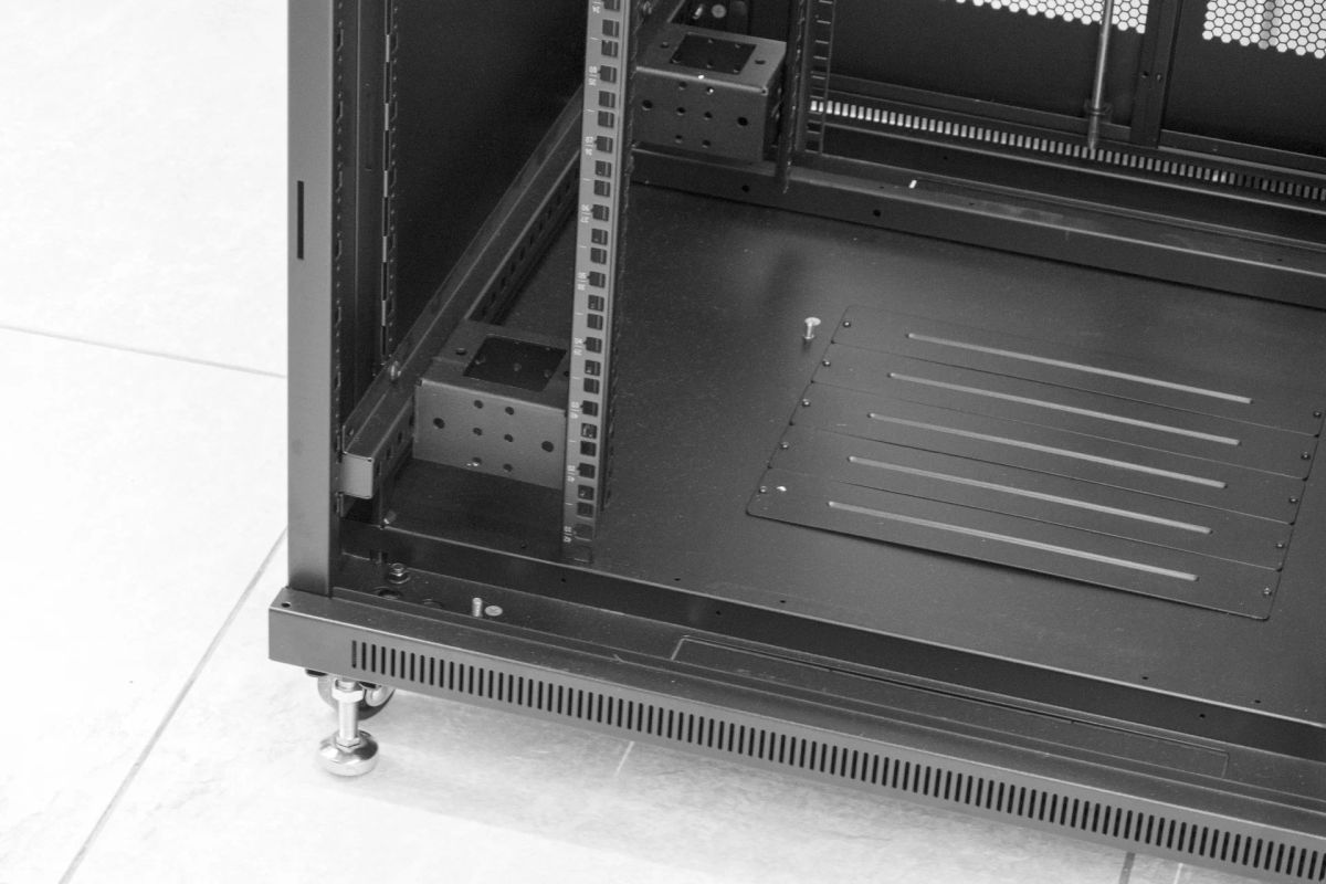 Шкаф телекоммуникационный  SNR-TFC-478010-CPDP-B