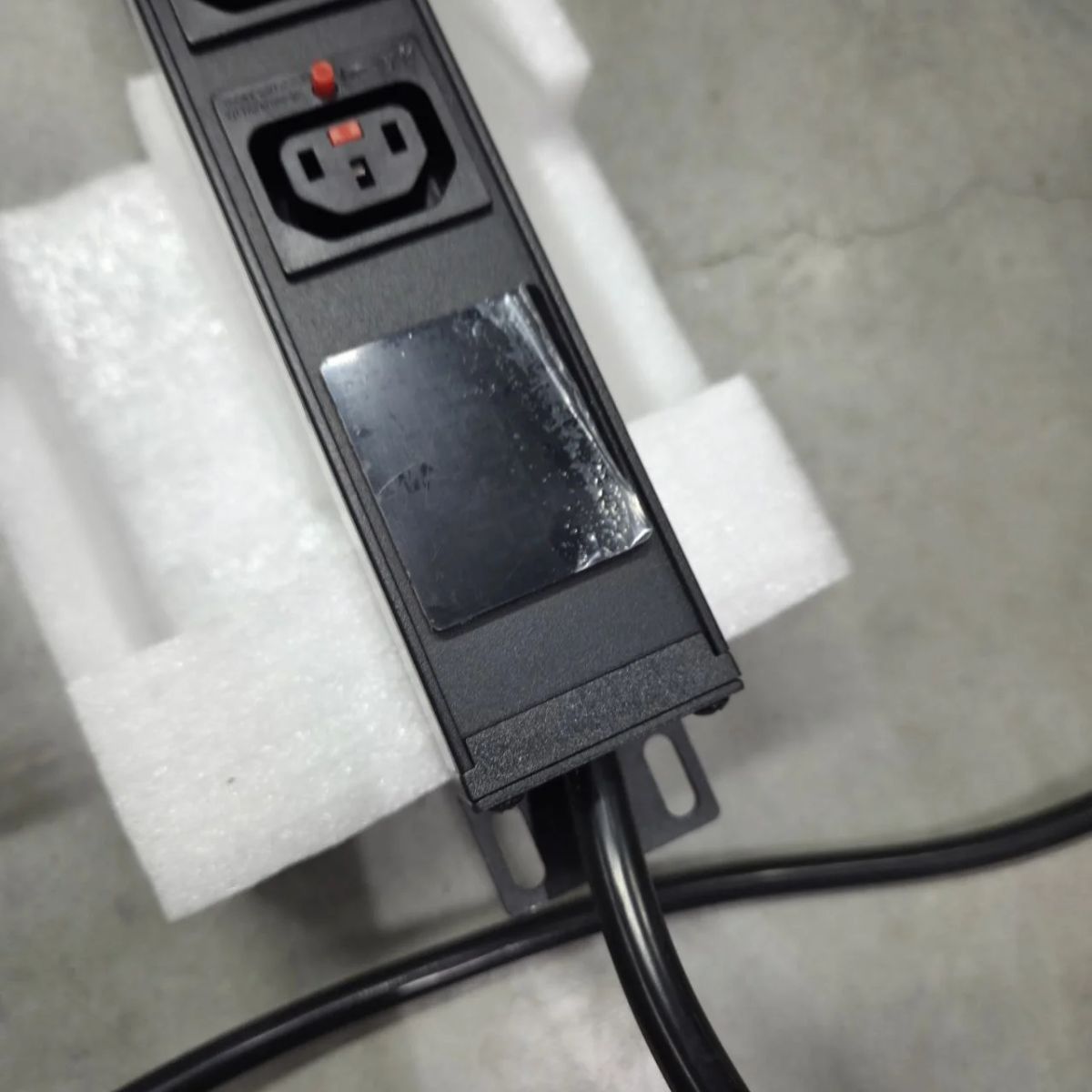 Блок розеток  SNR-PDU-8AL-OE-3-Am16L1