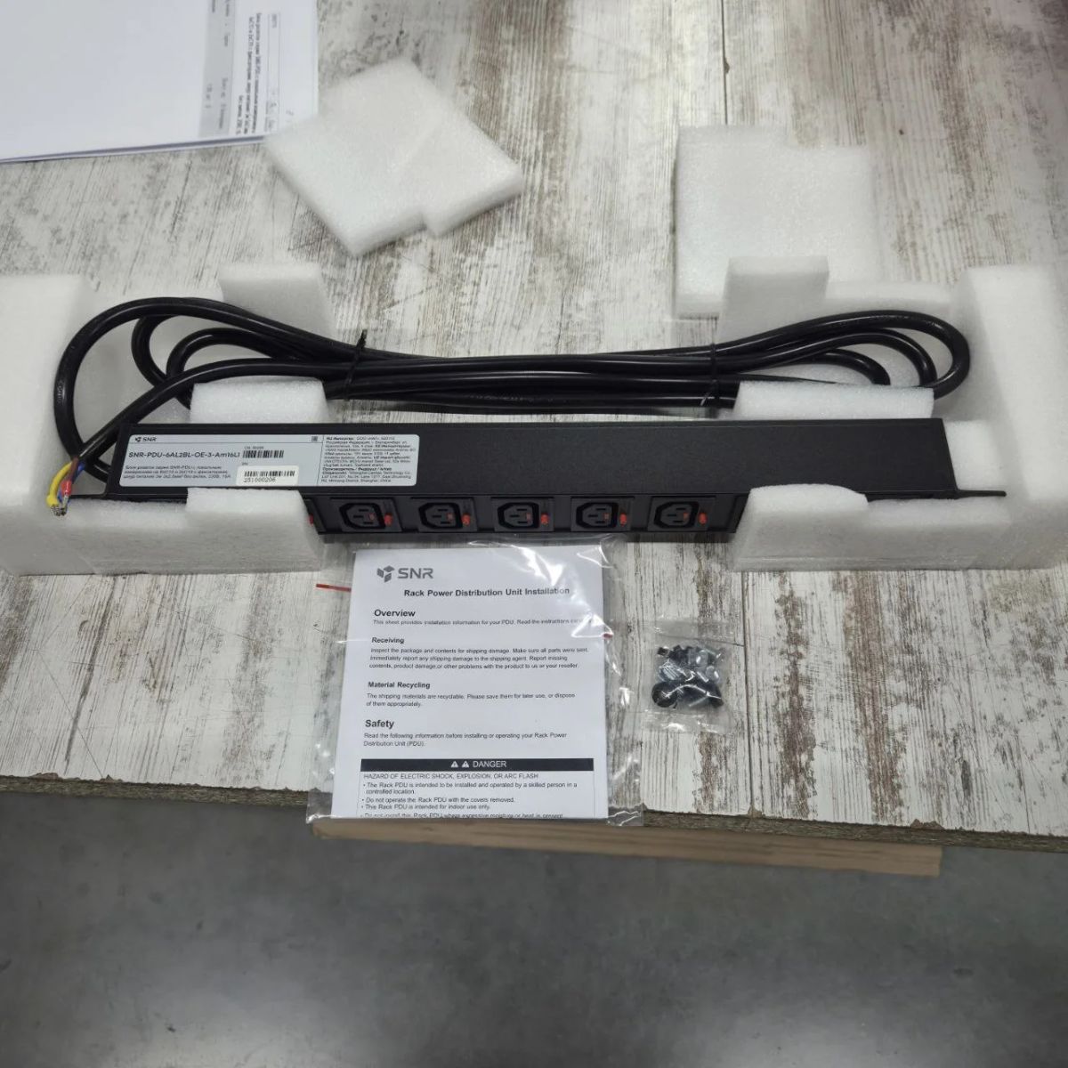 Блок розеток  SNR-PDU-6AL2BL-OE-3-Am16L1