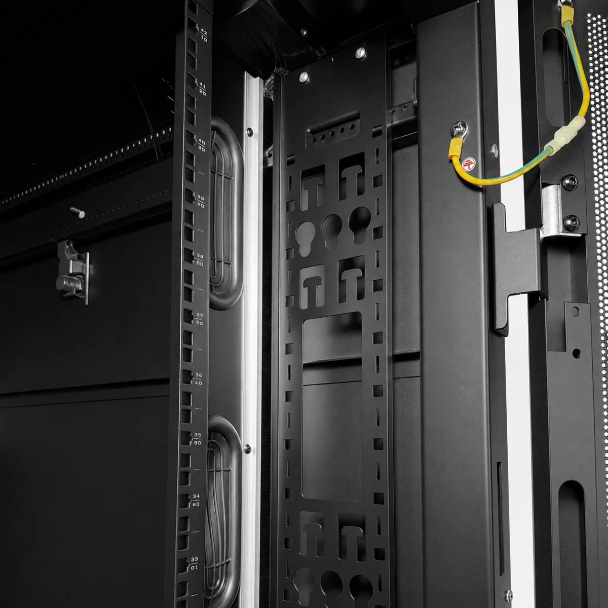 Шкаф телекоммуникационный SNR-MB-428010-CDDP-B