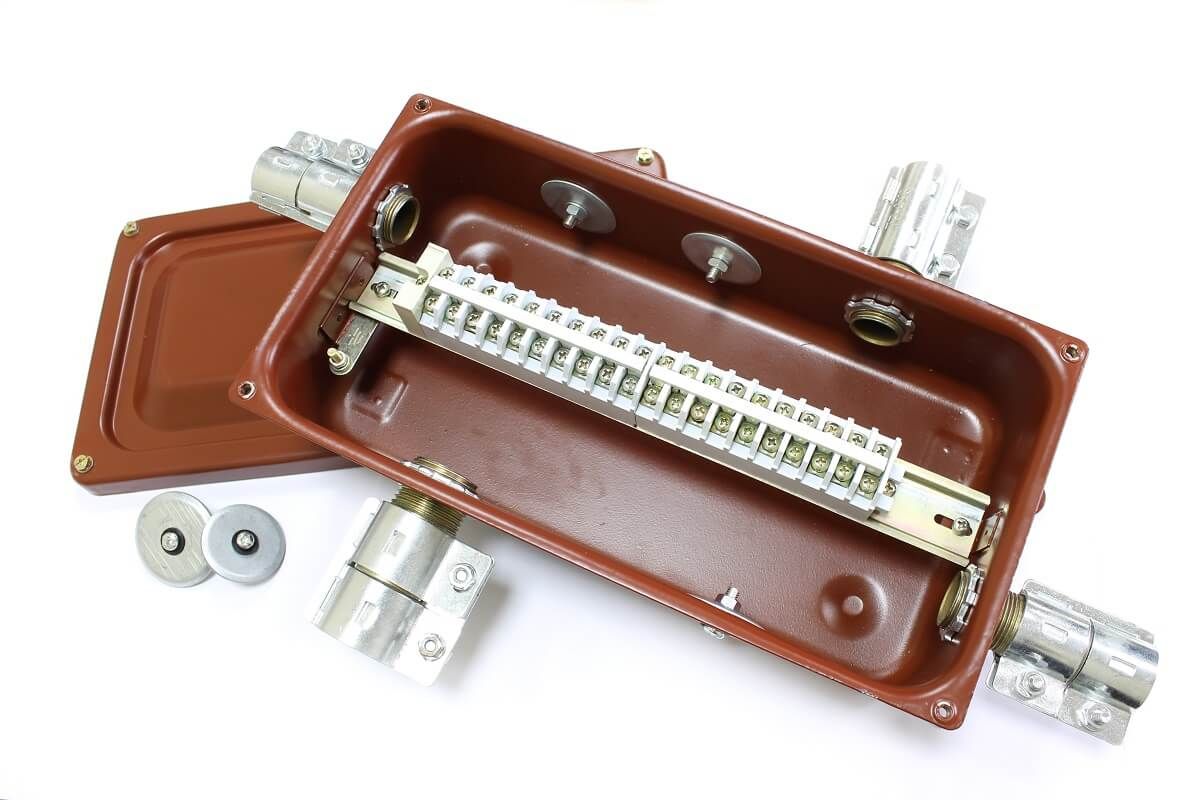 Коробка клеммная  zeta30371