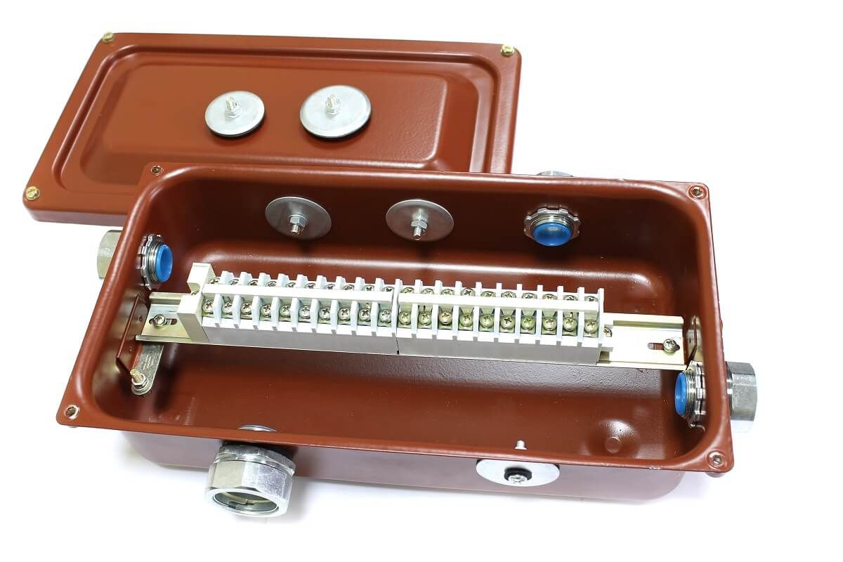 Коробка клеммная  zeta30373